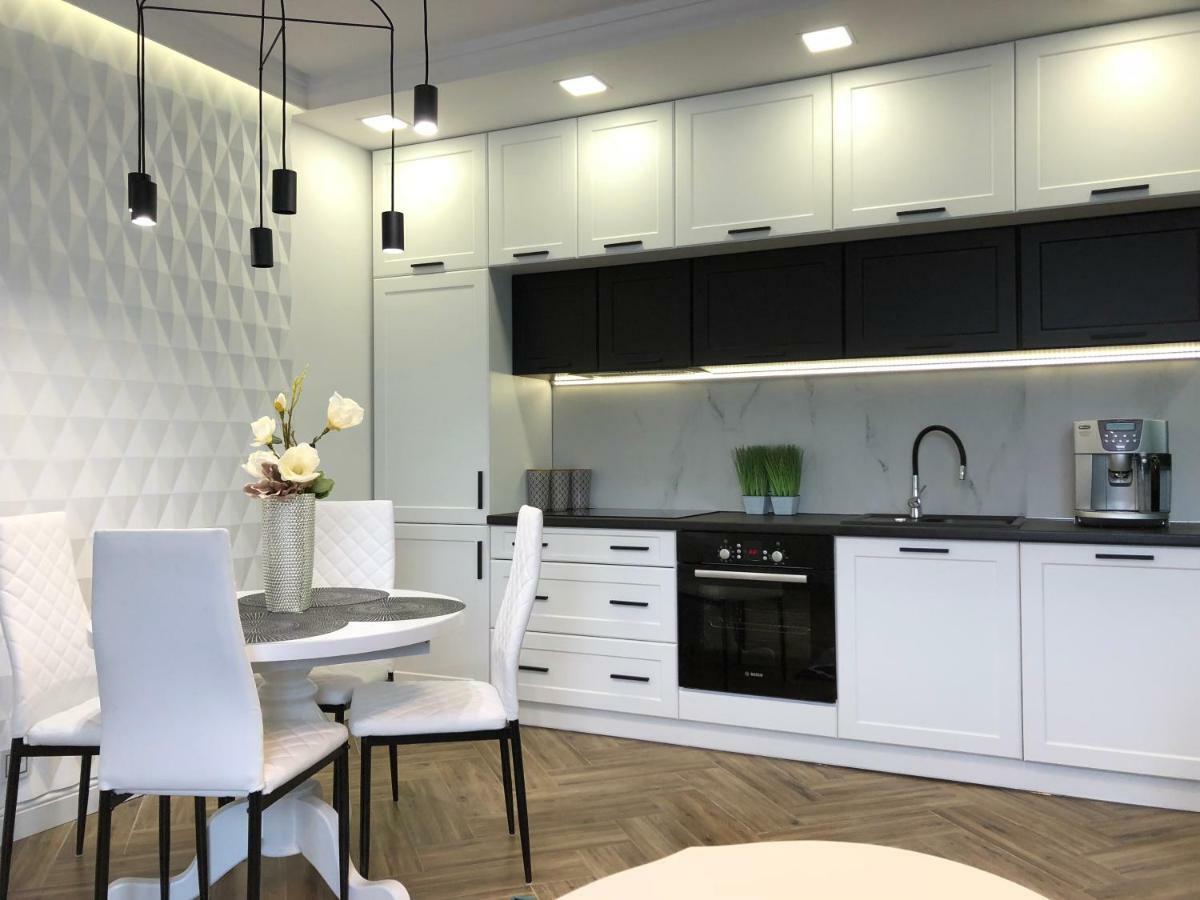 Family & Business Sauna Apartments Paderewskiego Sienkiewicza No2 Centrum Downtown - 2 Bedroom With Private Sauna, Bath With Hydromassage, Parking Kielce Exteriör bild